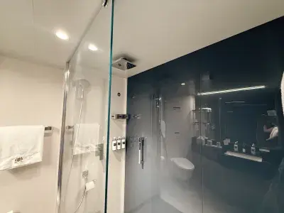 MSC-World-America-Yacht-Club-Suite-Bathroom-2