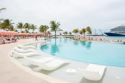 Pearl Cove Beach Club pool