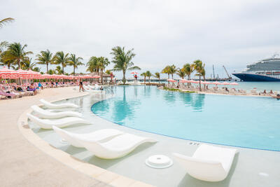 Pearl Cove Beach Club pool