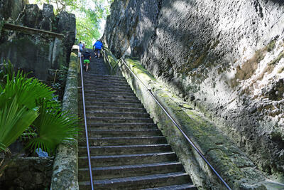 Queens-Staircase-Nassau