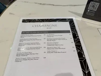 Champagne-Bar-MSC-2