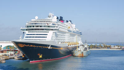 Disney-Wish-Docked