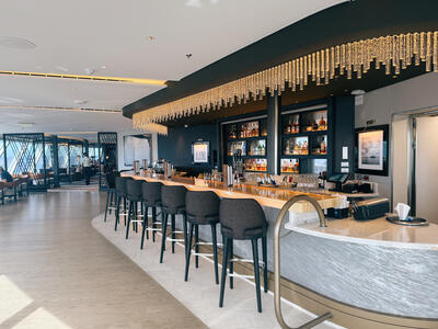 NCL-Aqua-Observation-Lounge-Bar