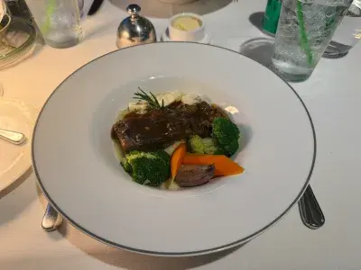Yacht-Club-Restaurant-MSC-World-America