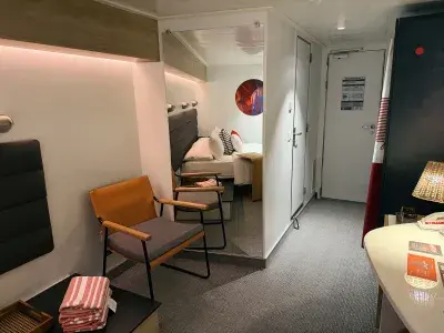 Brilliant-Lady-Inside-Cabin-3