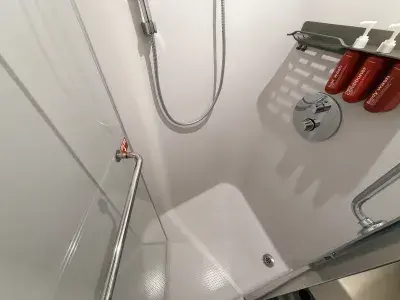 Brilliant-Lady-Inside-Cabin-Bathroom-Shower-8