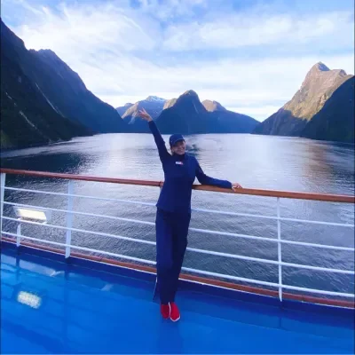 Lizzie-Carnival-Cruise-Director