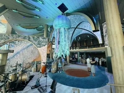 Celebrity-Xcel-Bazaar-Aqua-Festival-Decorations