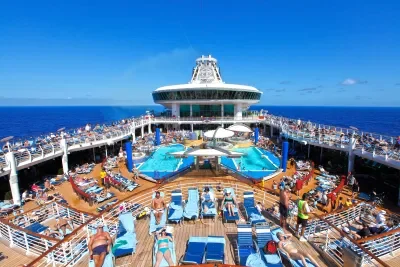 Explorer-of-the-Seas-Pool-Deck