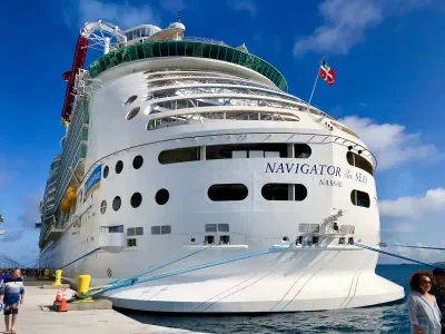 Navigator-Docked-CocoCay