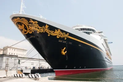 Disney Magic Docked, Bow