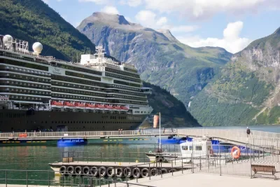 Nieuw Statendam docked in Norway