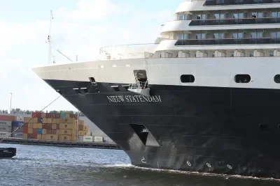 Nieuw-Statendam-Ship-Bow
