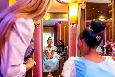 Bibbidi-Bobbidi-Boutique-at-Sea