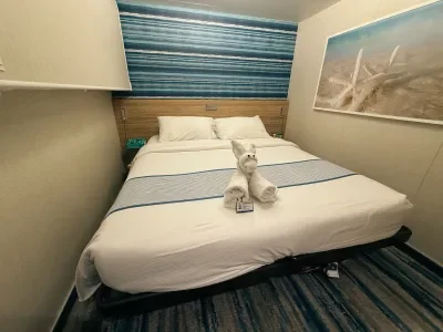 Carnival Mardi Gras Inside Room, Towel Animal