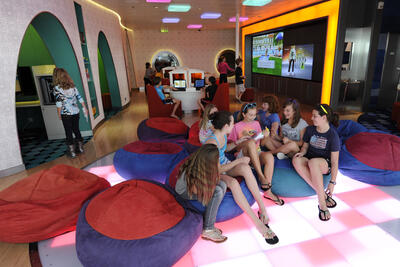 Teens club on DCL