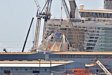 Eight injured at Grand Bahama shipyard