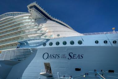 After cruise ship-crane accident, Royal Caribbean cancels 3 sail dates for Oasis of the Seas