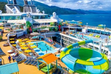 Oasis of the Seas pool deck