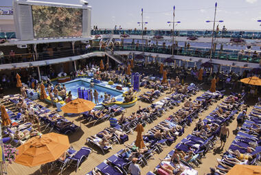 carnival-dream-lido-deck