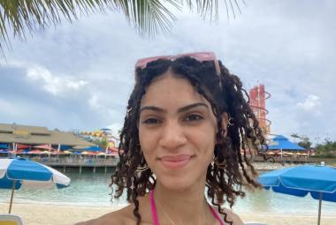calista-cococay-selfie