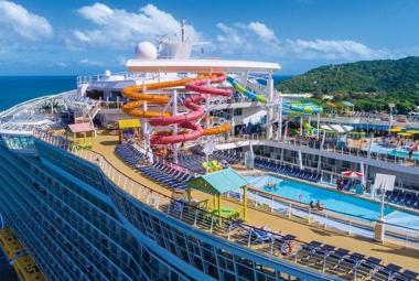 oasis-of-the-seas-pool-deck