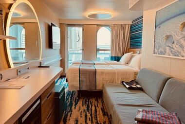 Carnival_Jubilee_Balcony_Cabin