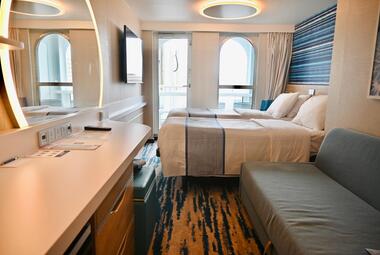 Carnival_Jubilee_Balcony_Cabin