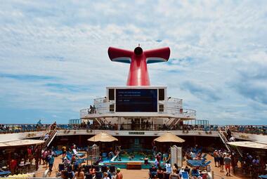 CarnivalSunshine_PoolDeck_Tail - 14