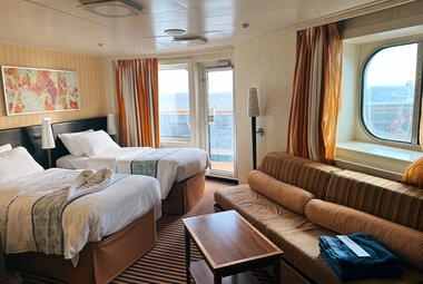 Carnival-Vista-Junior-Suite