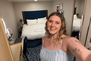 Elizabeth-Wonder-Selfie