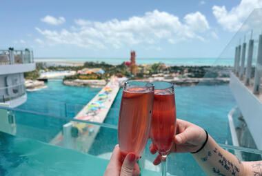 Icon-Cocktail-Hideaway-Docked-CocoCay