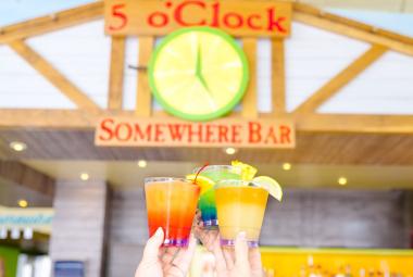 MVAS 5'O Clock Somewhere Bar